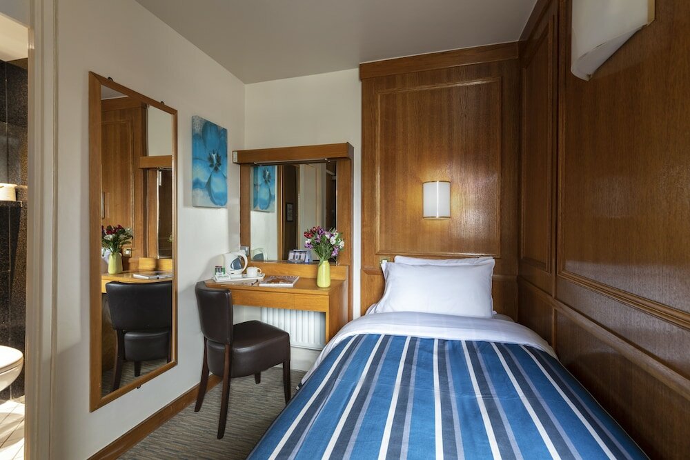 Фото St Giles Hotel - London