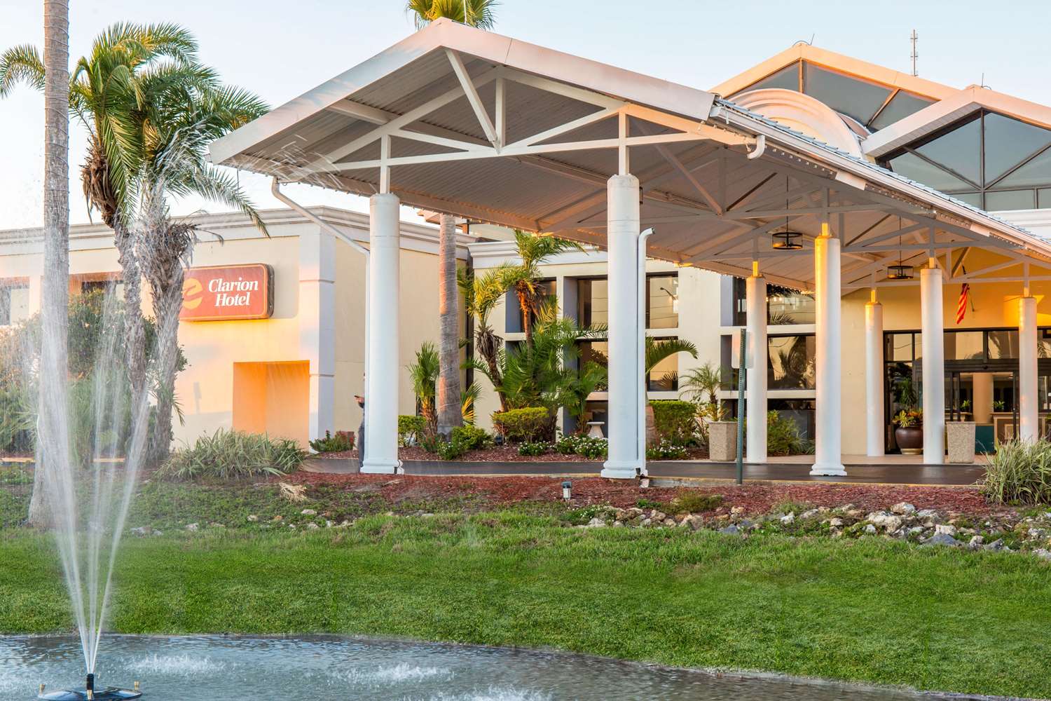 Фото Orlando International Airport Hotel