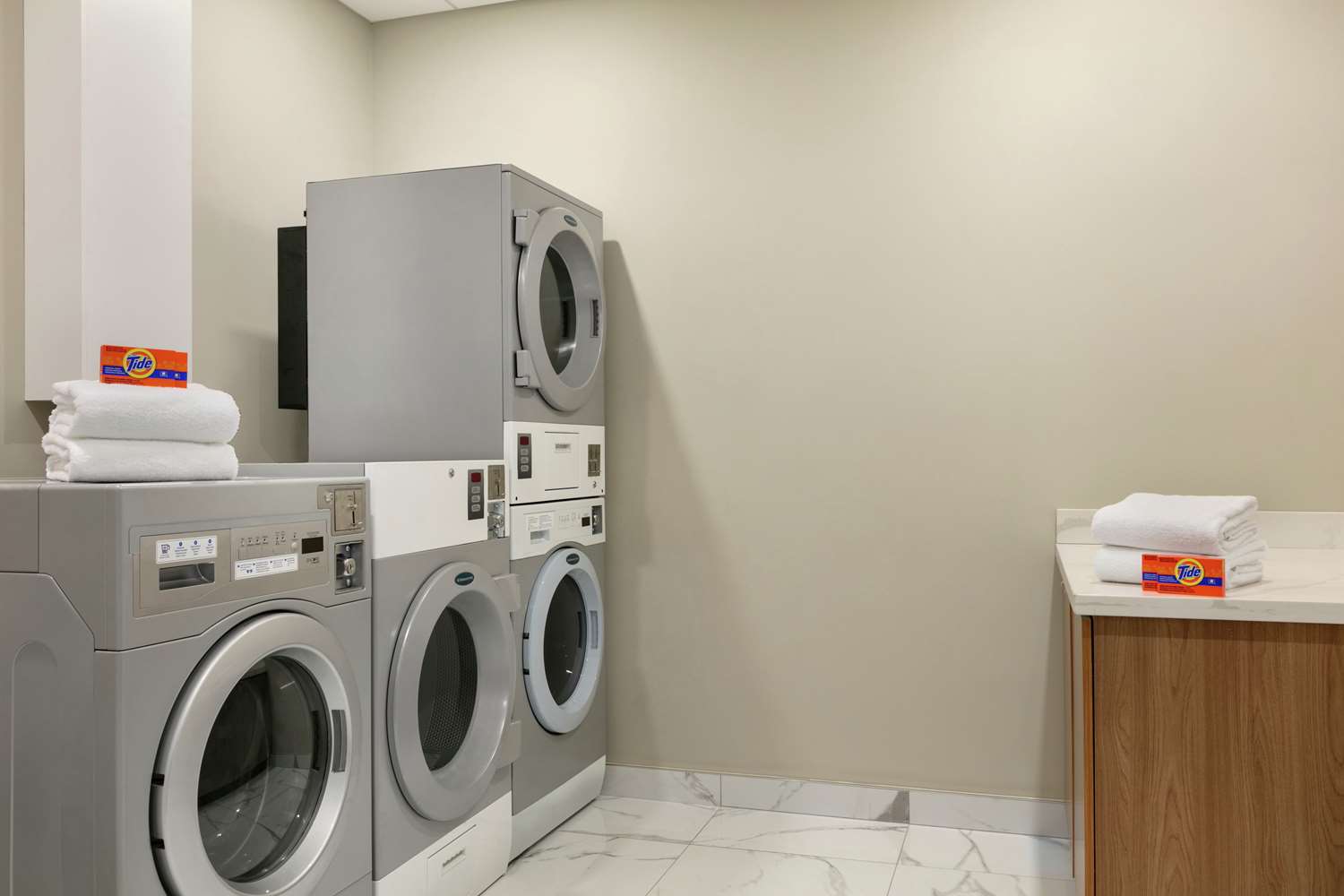 Фото Embassy Suites by Hilton Montreal Airport