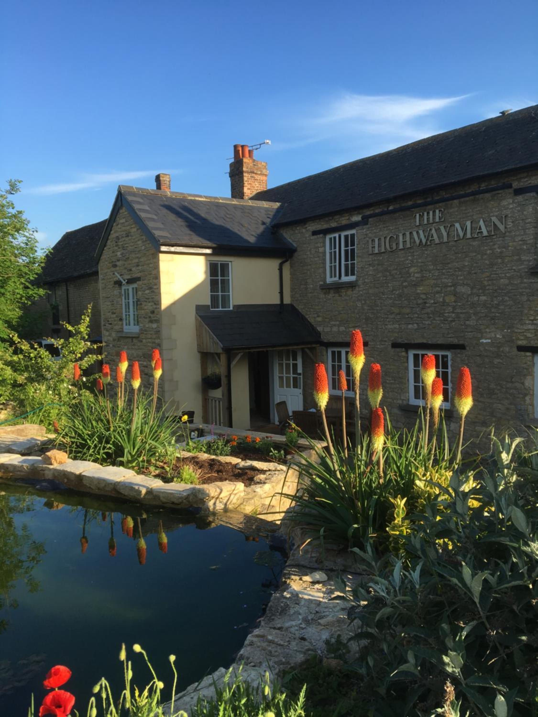 Фото The Highwayman Hotel