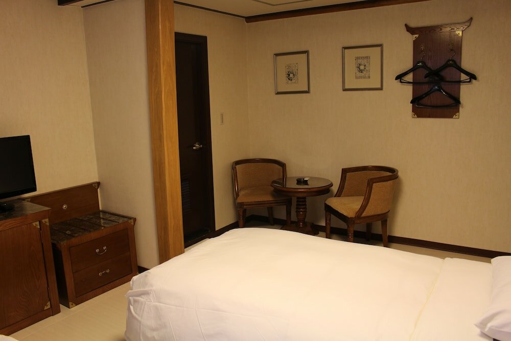 Фото Insadong Crown Hotel