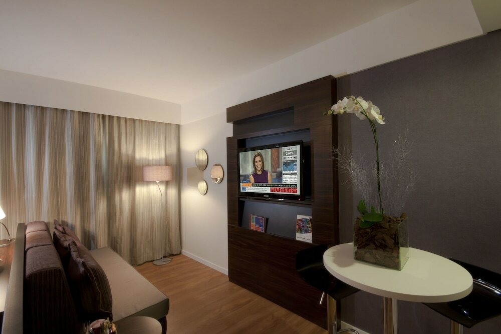 Фото Comfort Suites Alphaville