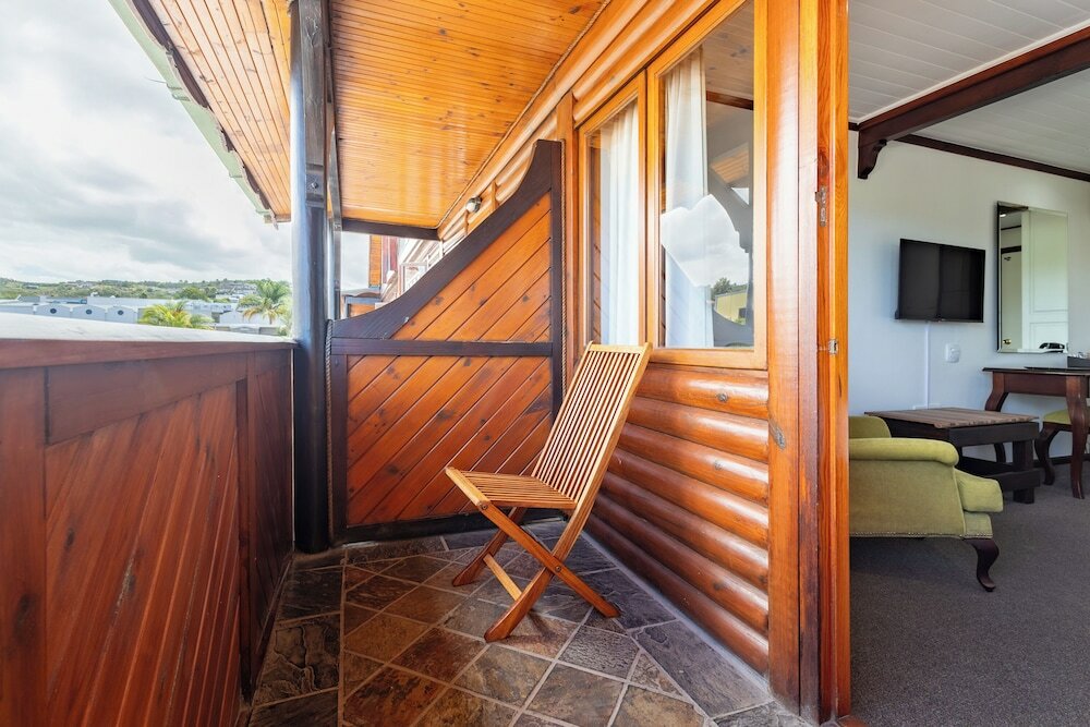 Фото Knysna Log-Inn Hotel