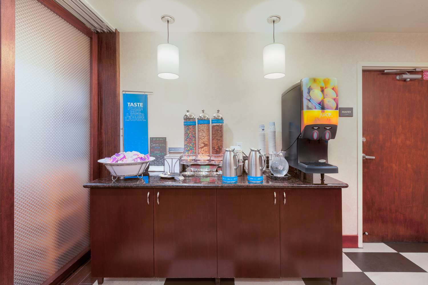 Фото Hampton Inn San Marcos, Ca