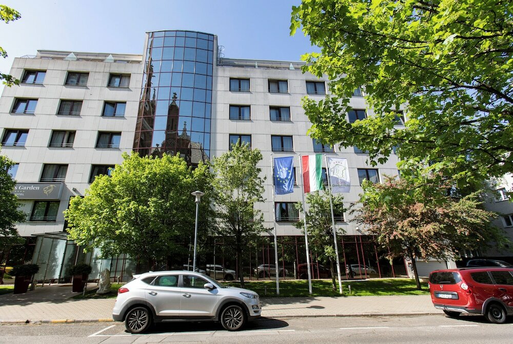 Фото Lions Garden Hotel