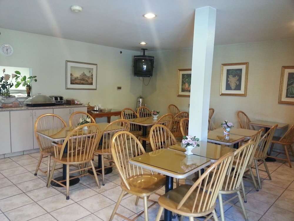 Фото Motel 6 Anaheim Hills