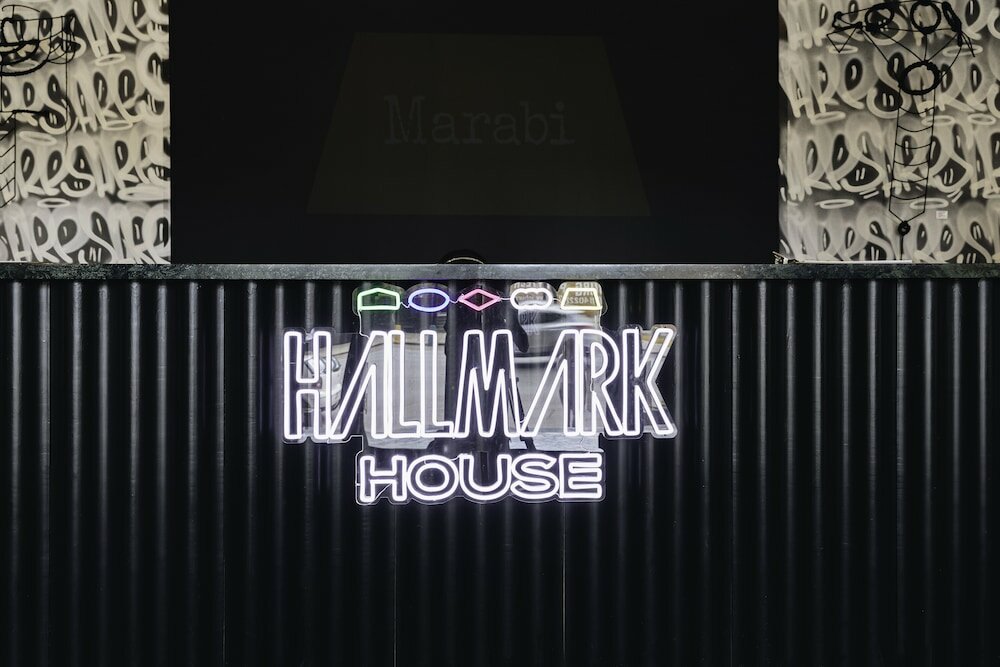 Фото Hallmark Hotel