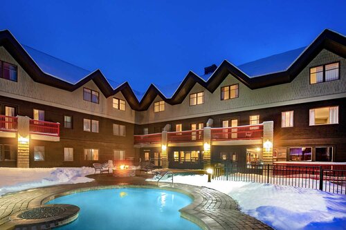 Внешний вид отеля Killington Mountain Lodge, Tapestry Collection by Hilton в Килингтоне, фото 3