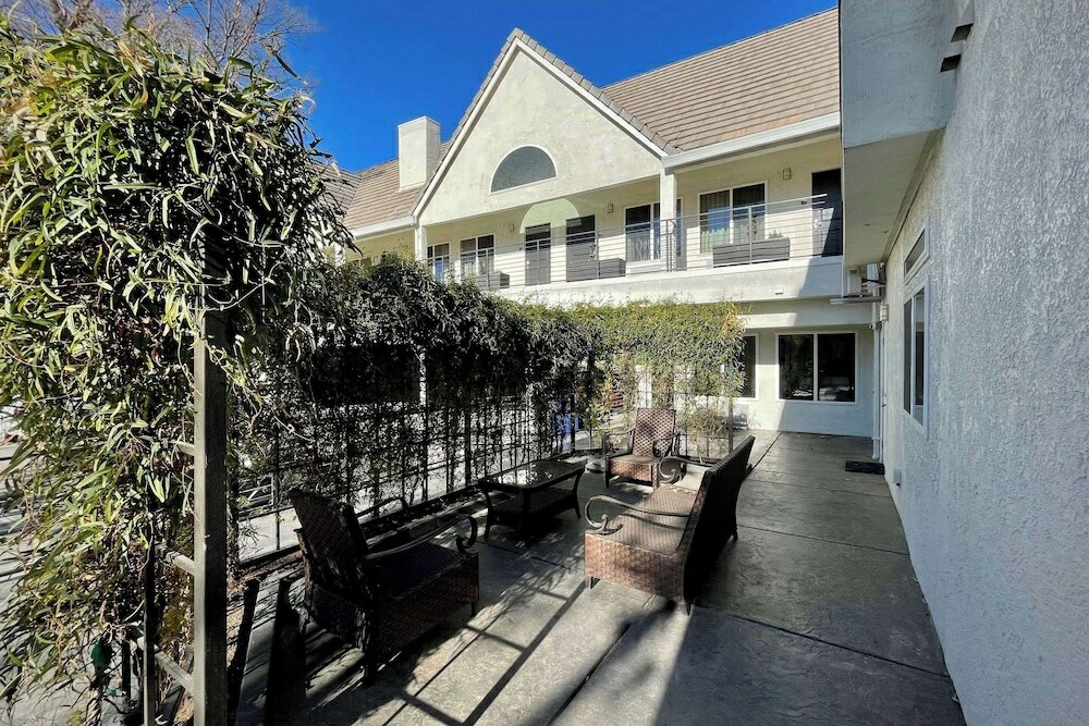 Фото Aggie Inn, Ascend Hotel Collection