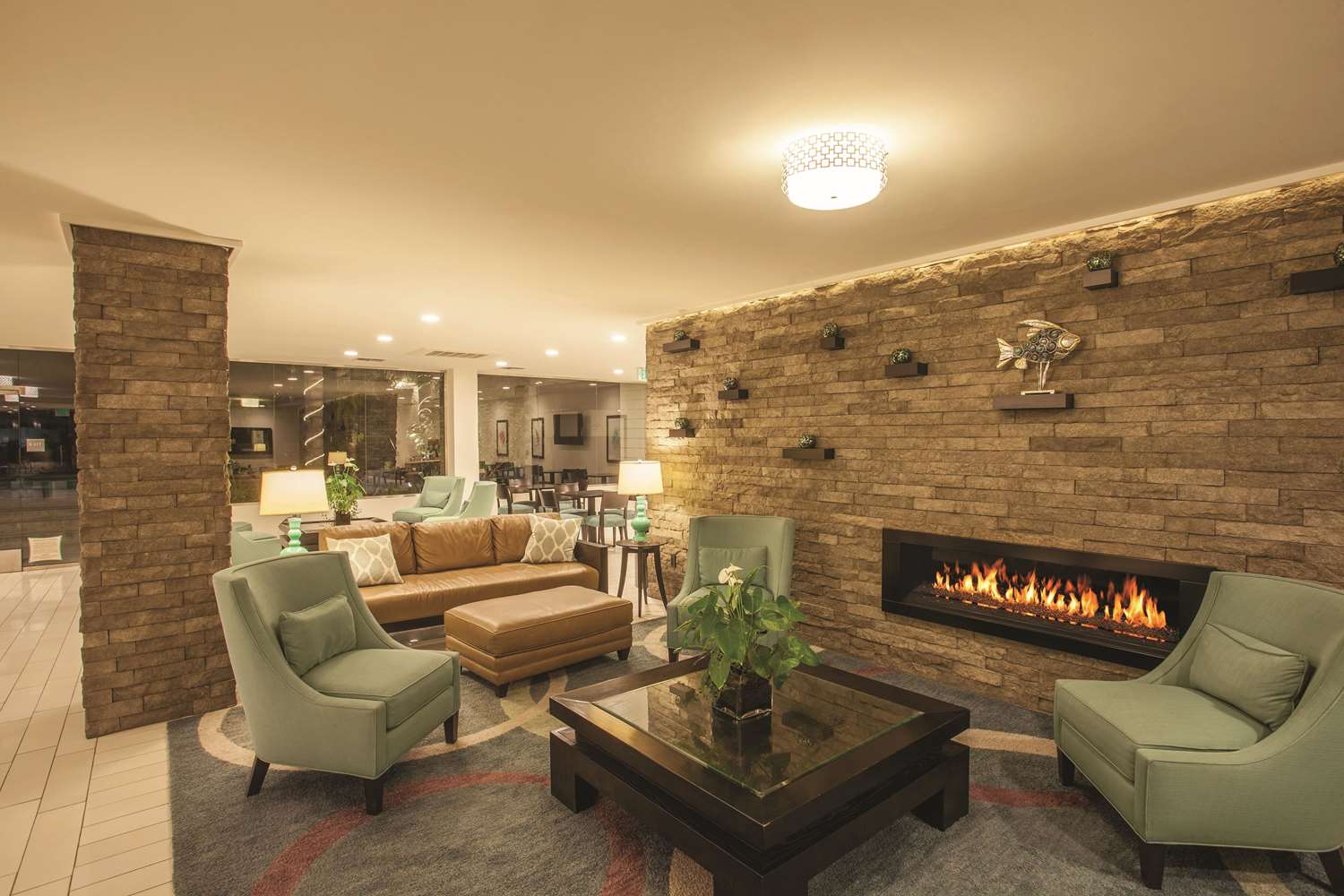 Фото Courtyard by Marriott Santa Barbara Downtown