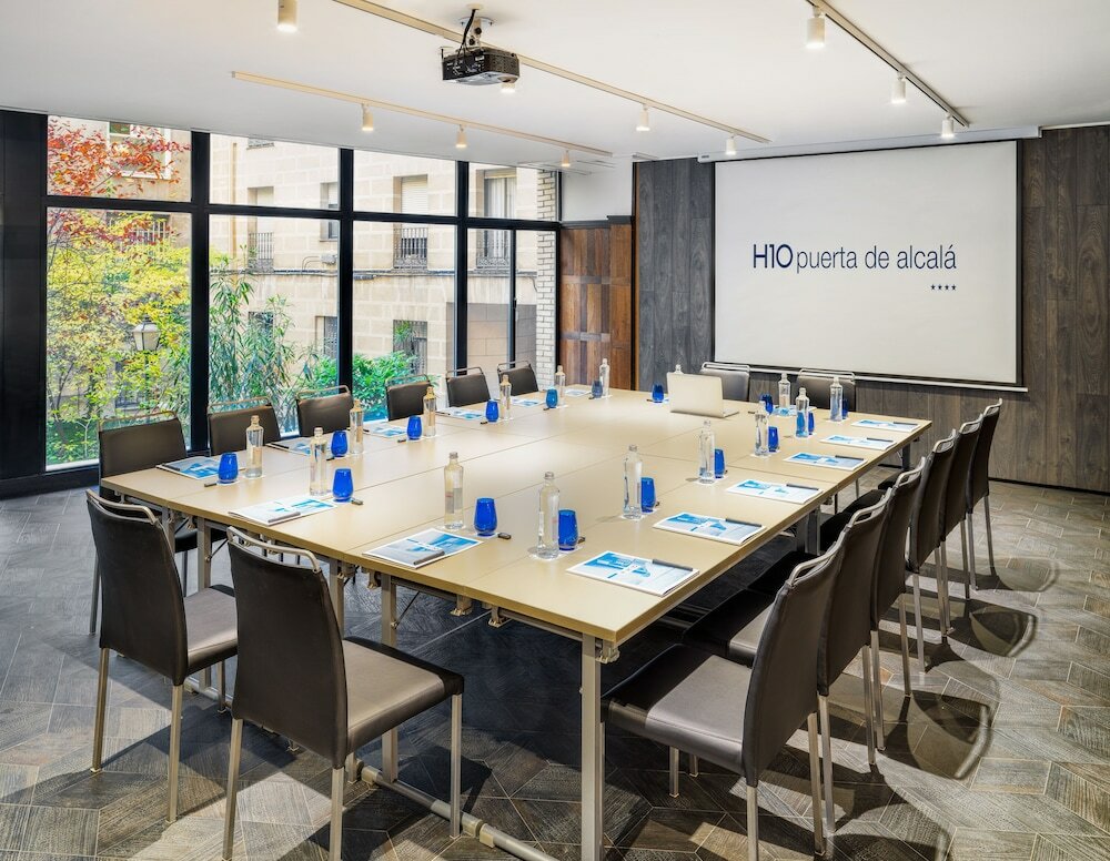 Фото H10 Puerta de Alcalá