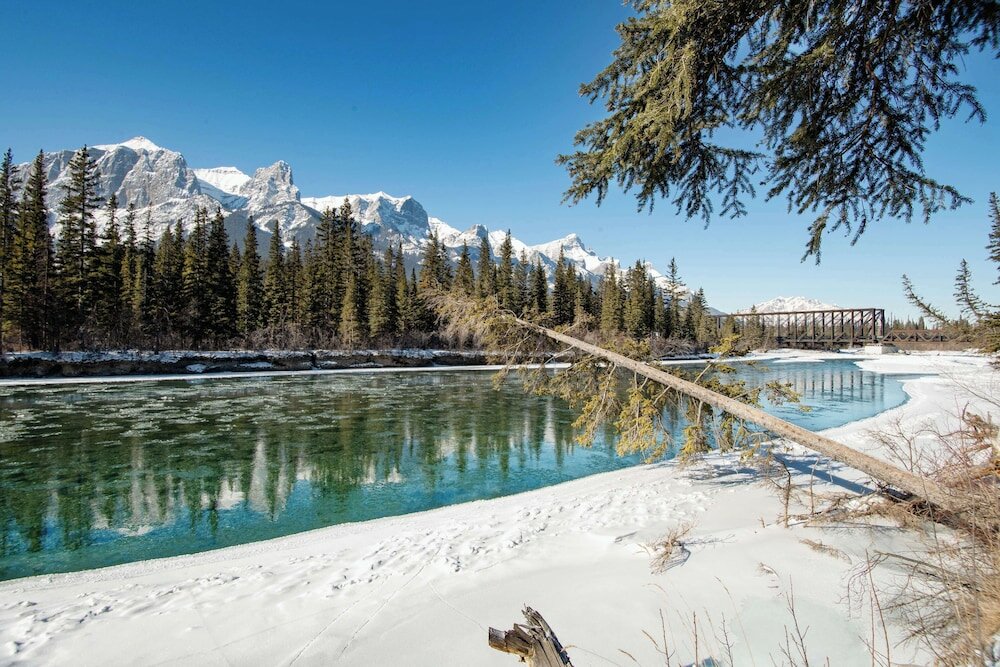 Фото Coast Canmore Hotel & Conference Centre