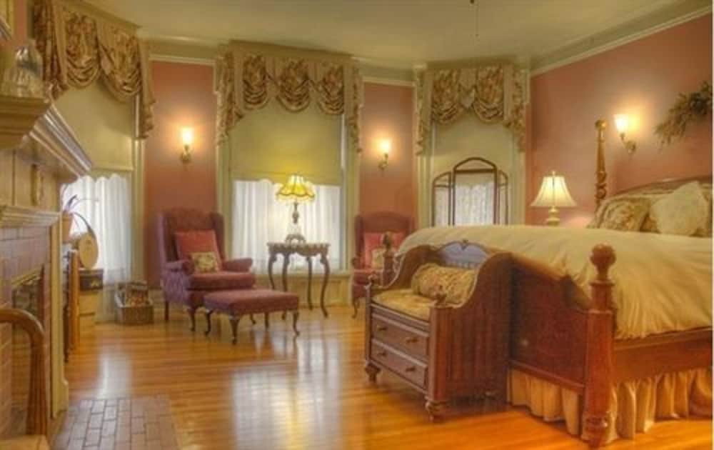 Фото Oliver Inn Bed and Breakfast