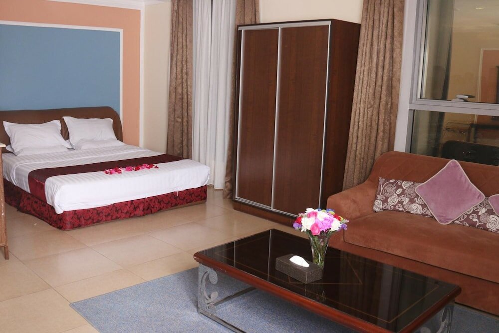 Фото Laguna Hotel Suites