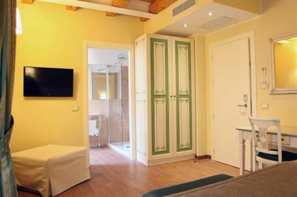 Фото Hotel Borgo Antico