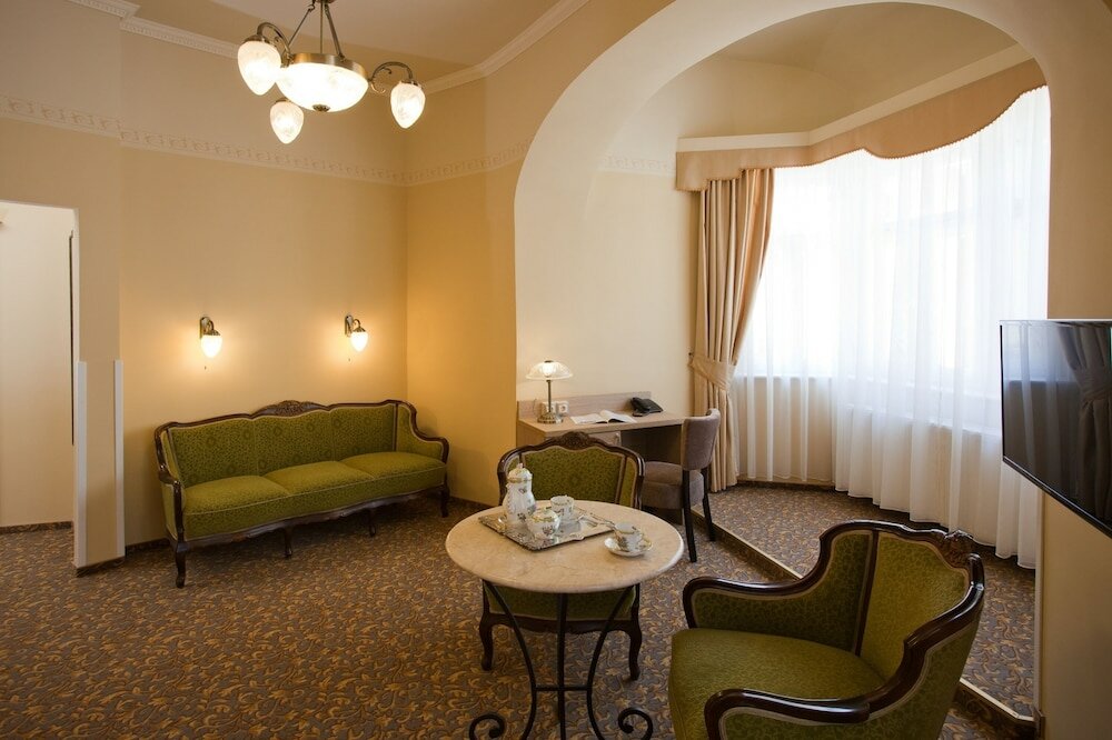 Фото Barokk Hotel Promenád Gyor