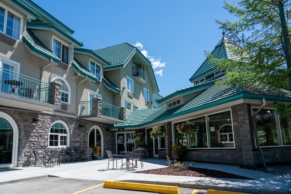 Фото Pocaterra Inn and Waterslide