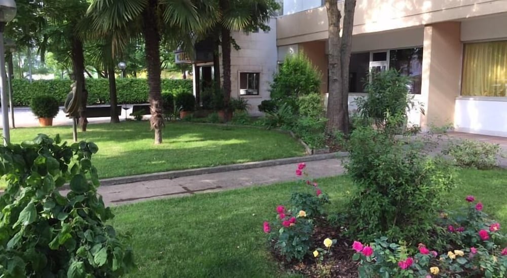 Фото Hotel Garden