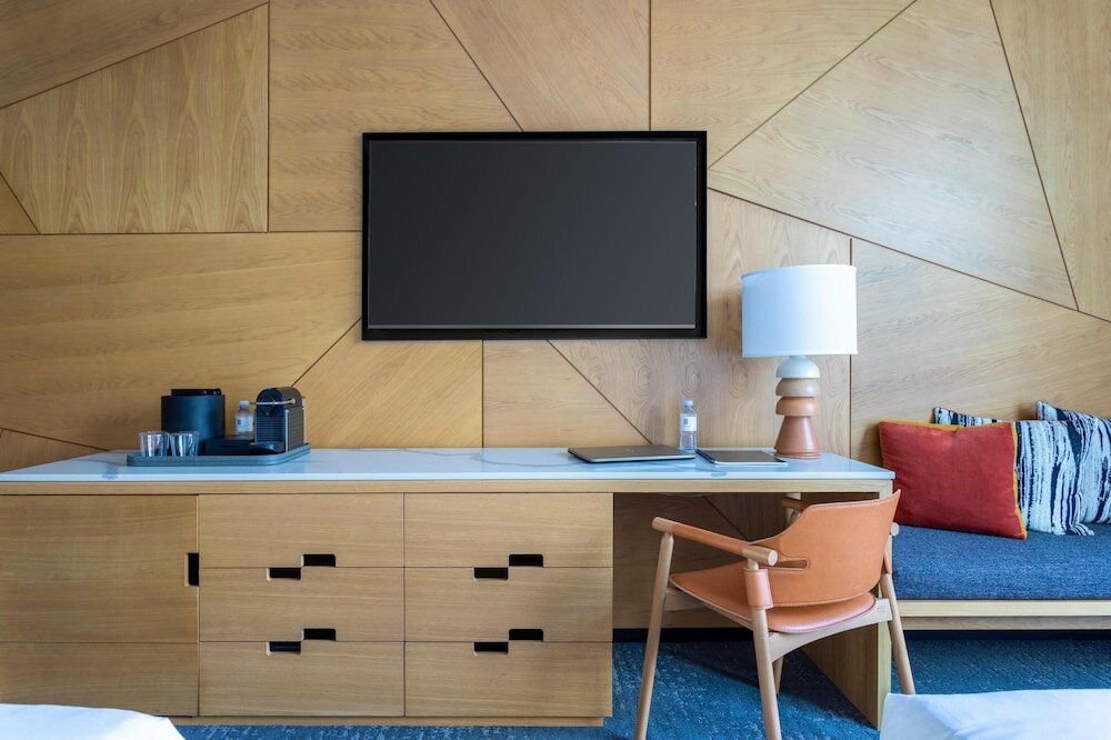 Фото The Shay, a Destination by Hyatt Hotel