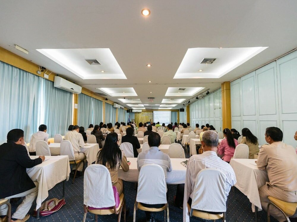 Фото Lake Inn Hotel