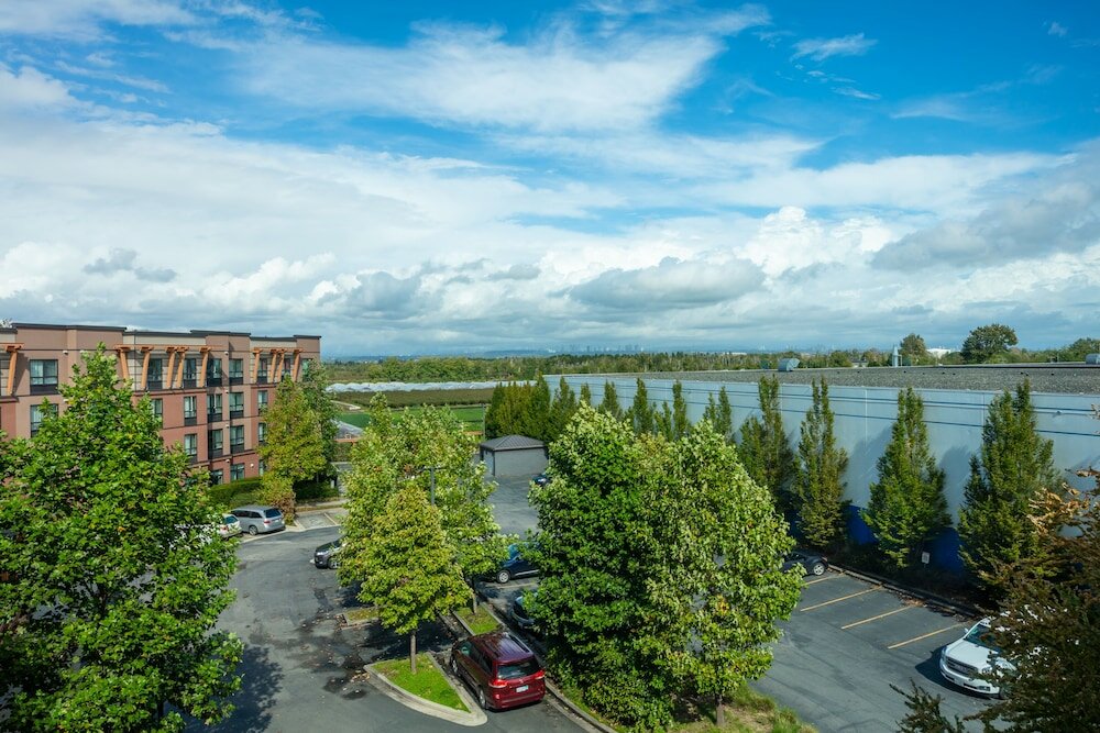 Фото Holiday Inn Express Hotel & Suites Riverport Richmond