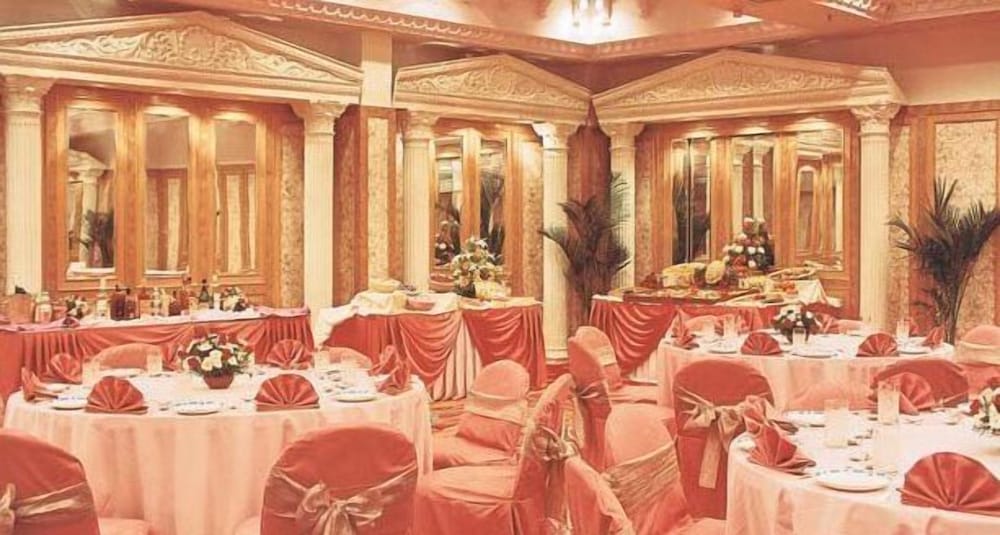 Фото The Capitol Hotel