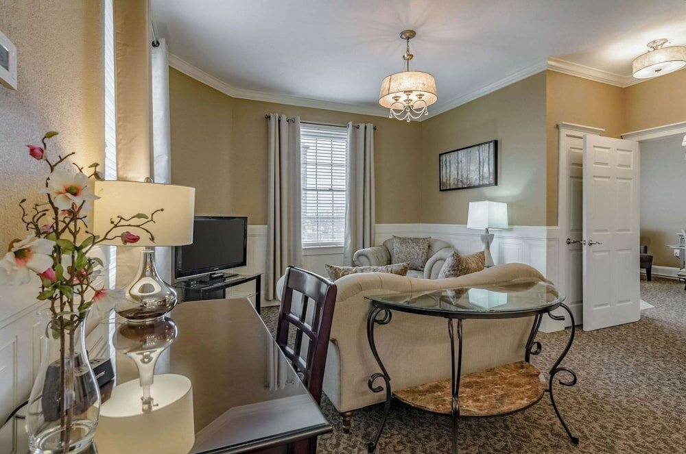 Фото Hotel Bothwell Sedalia Central District, Ascend Hotel Collection