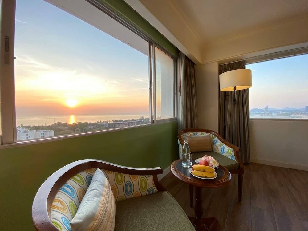 Фото Hua Hin Grand Hotel and Plaza