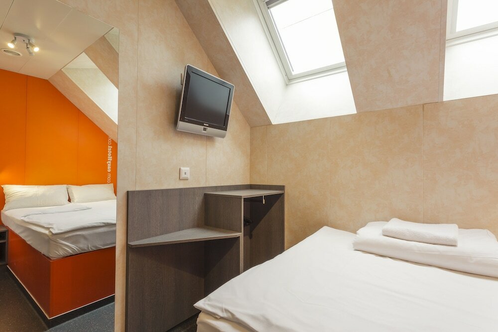 Фото EasyHotel Budapest Oktogon
