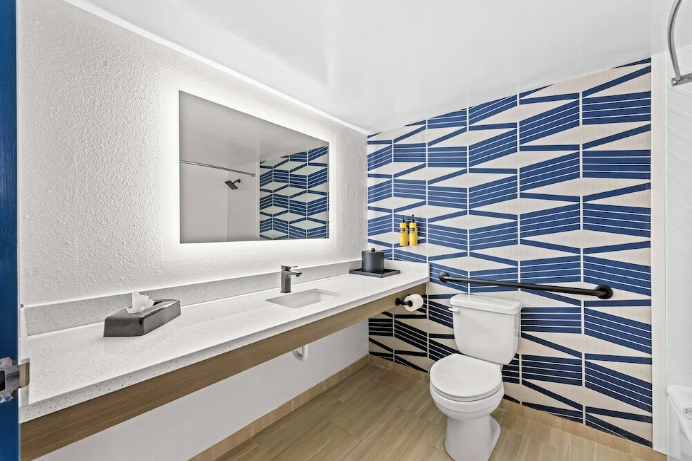 Фото Best Western Sterling Hotel & Suites