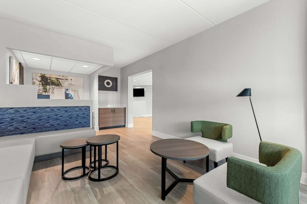 Фото Best Western Sterling Hotel & Suites