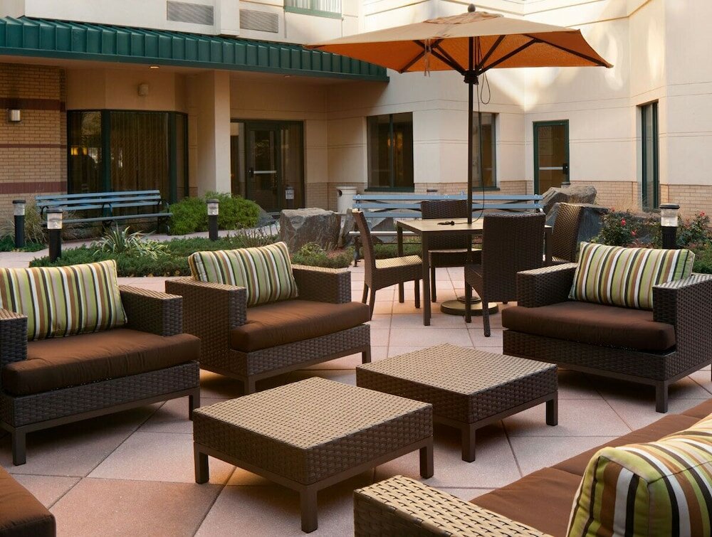 Фото Courtyard by Marriott Newark Elizabeth