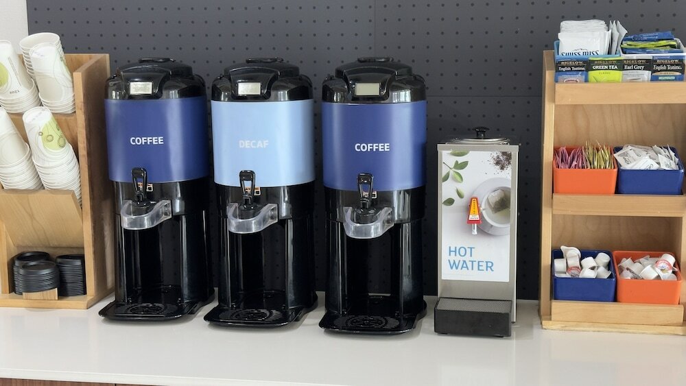 Фото Holiday Inn Express Hotel & Suites Marina - State Beach Area, an Ihg Hotel