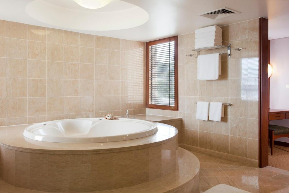 Фото Crown Hotel