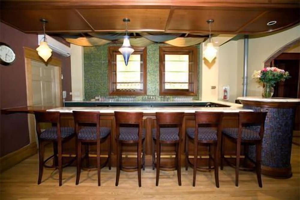 Фото Carleton of Oak Park