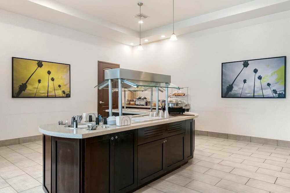 Фото Staybridge Suites St. Petersburg Downtown, an Ihg Hotel