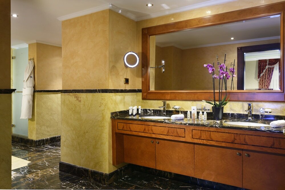 Фото Swiss Diamond Hotel Prishtina