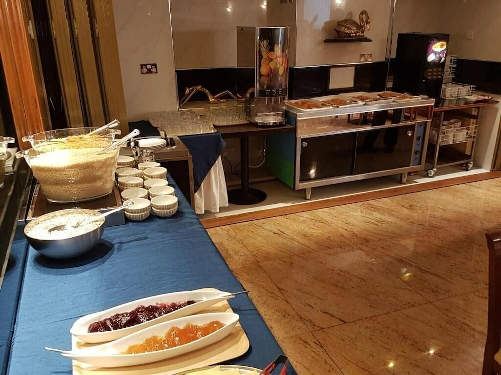 Фото Westpoint Hotel