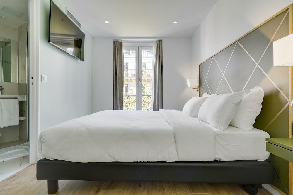 Фото Hotel B Square