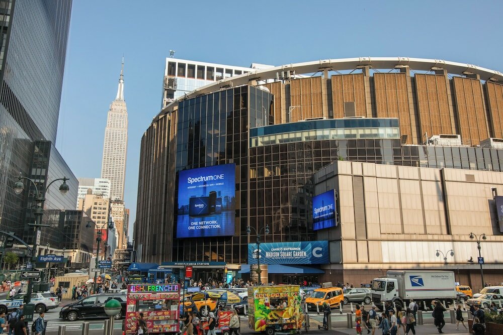 Фото The Iroquois New York