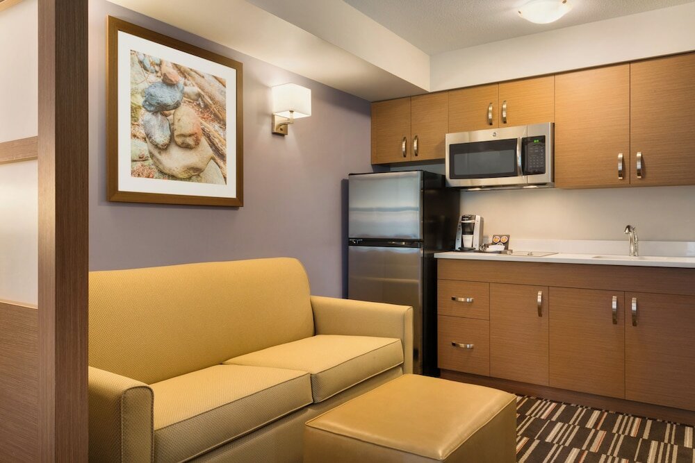 Фото Microtel Inn & Suites by Wyndham Fort St John
