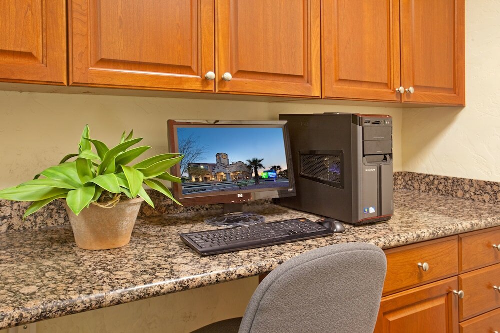 Фото Holiday Inn Express & Suites Tucson Mall