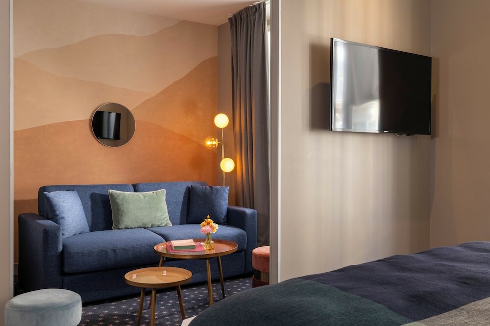 Фото Maxim Folies