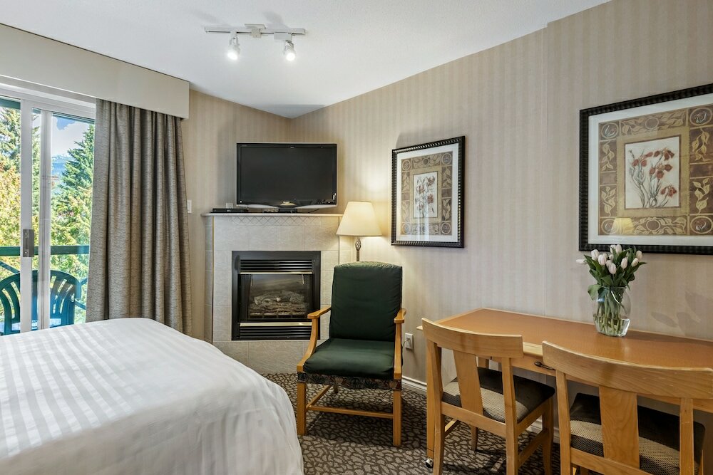 Фото Pinnacle Hotel Whistler Village