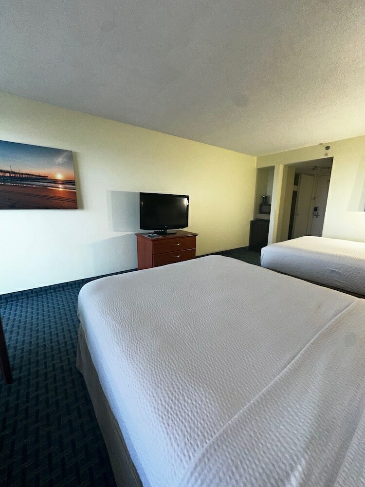 Фото Ramada Plaza by Wyndham Virginia Beach