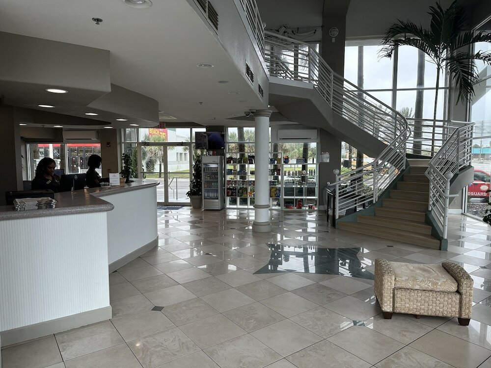 Фото Boardwalk Inn and Suites