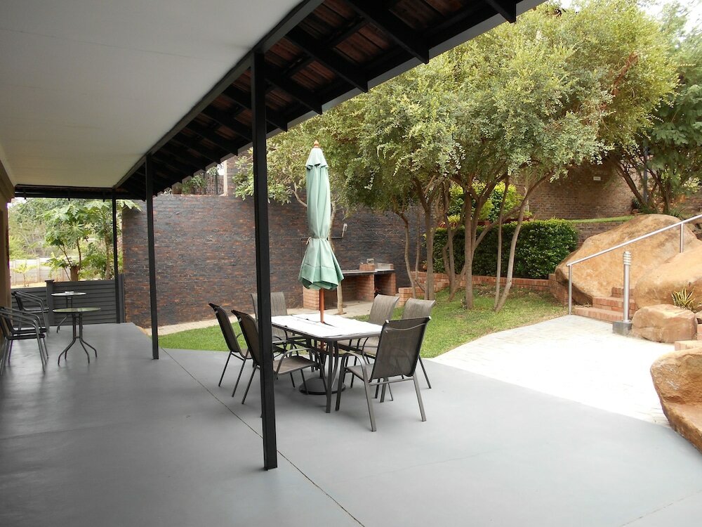 Фото Meerkat Manor