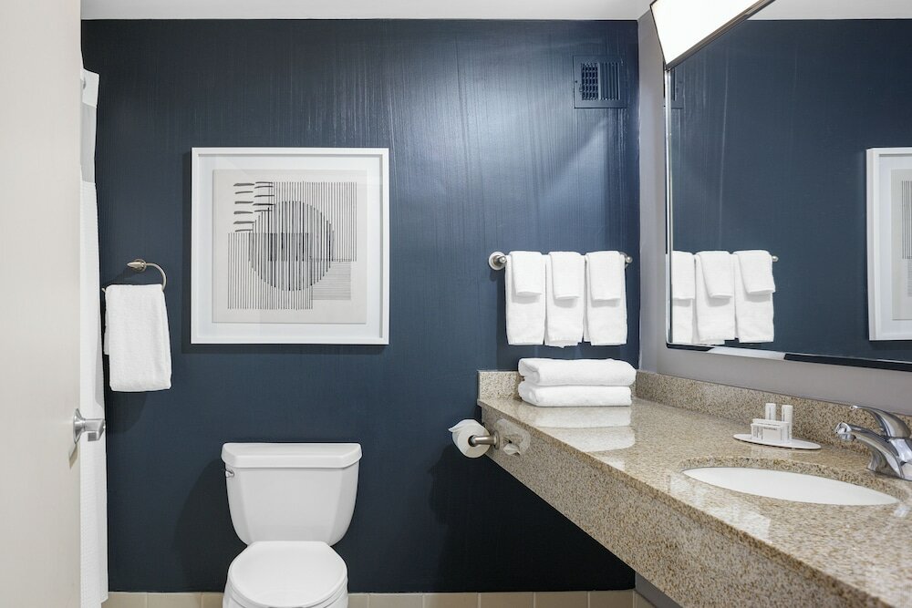 Фото Courtyard by Marriott Long Island MacArthur Airport