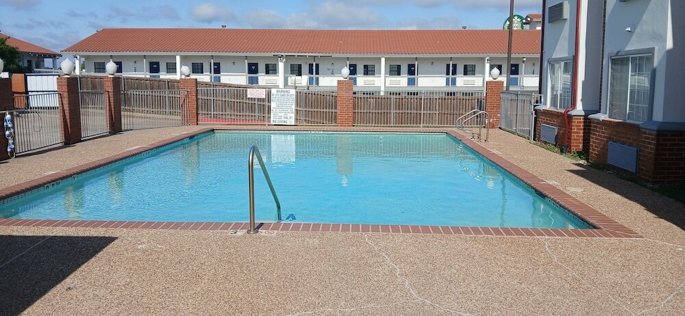 Фото Regency Inn & Suites