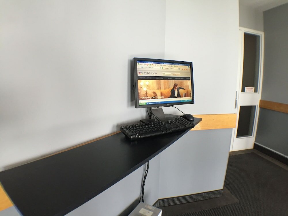 Фото Super 8 by Wyndham Mt Hope Hamilton Intl Arpt On